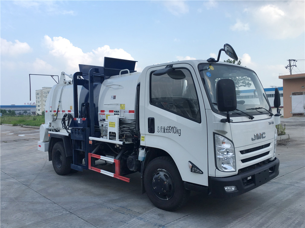 江鈴(5方)JDA5070TCAJX5餐廚垃圾車(chē) 江鈴(5方)JDA5070TCAJX5餐廚垃圾車(chē)