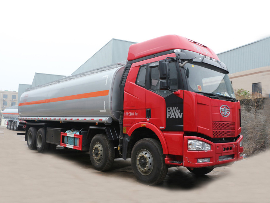 解放前四后八(32方)CLW5320GYYC5運油車 解放前四后八(32方)CLW5320GYYC5運油車