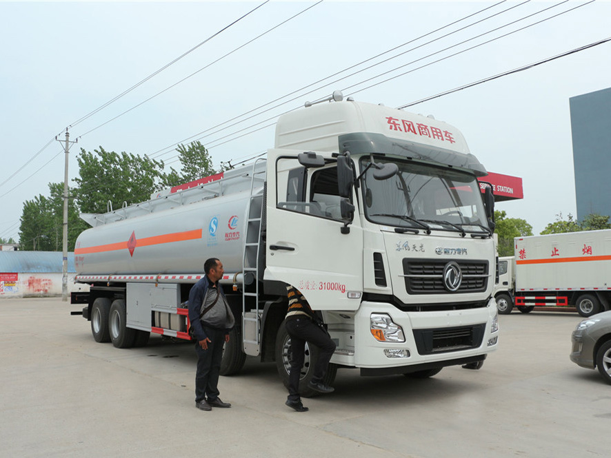 東風天龍前四后八(25方)CLW5310GYYD5運油車 東風天龍前四后八(25方)CLW5310GYYD5運油車