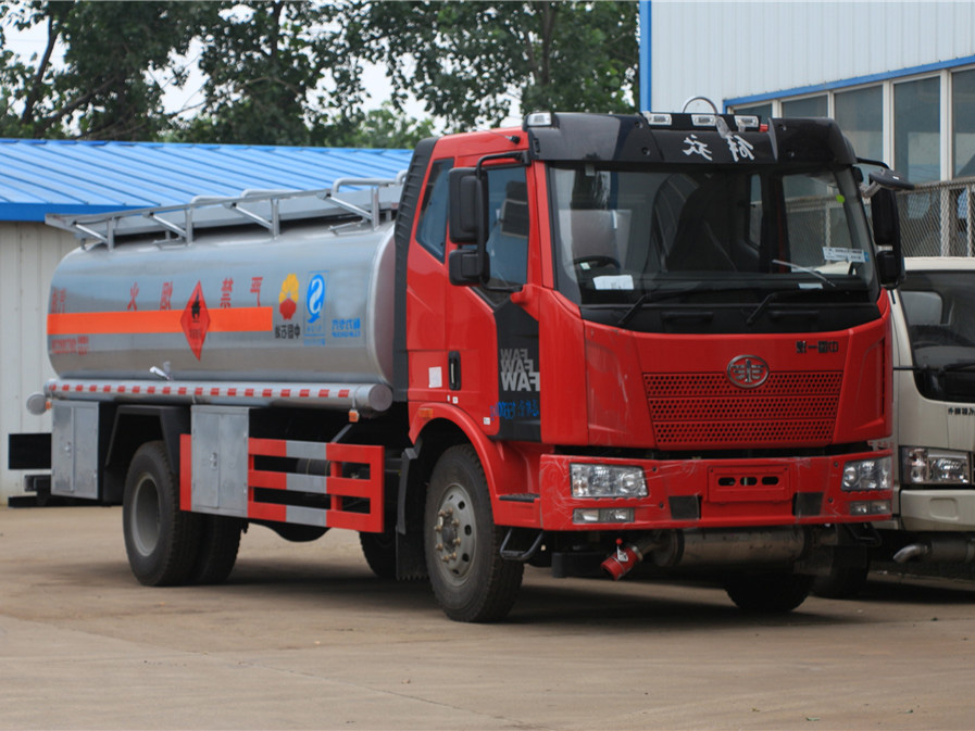解放J6(15方)CLW5163GYYC5運油車 解放J6(15方)CLW5163GYYC5運油車