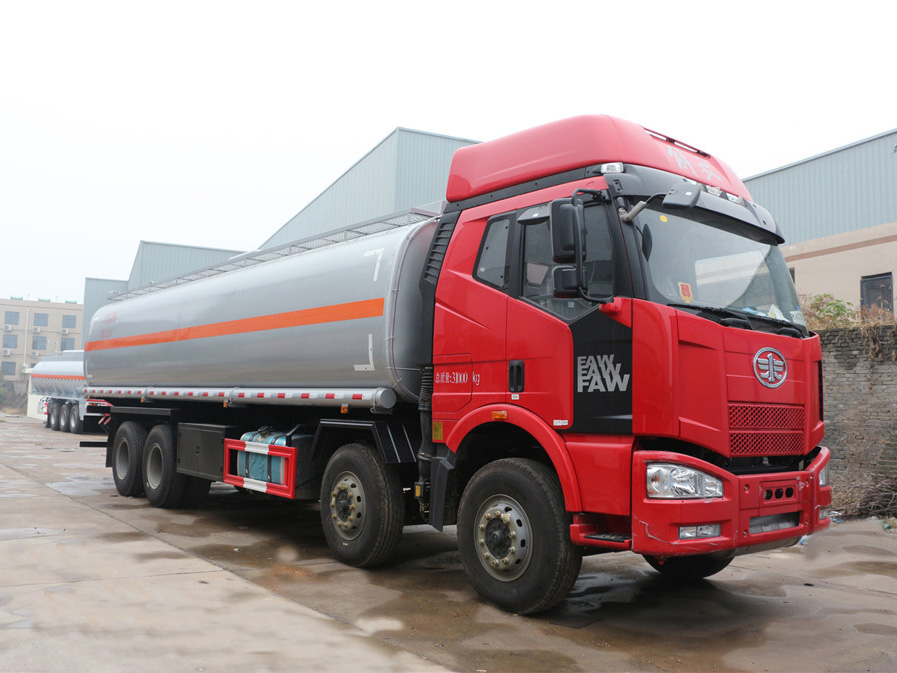 解放前四后八(29方)CLW5322GYYC5運油車 解放前四后八(29方)CLW5322GYYC5運油車