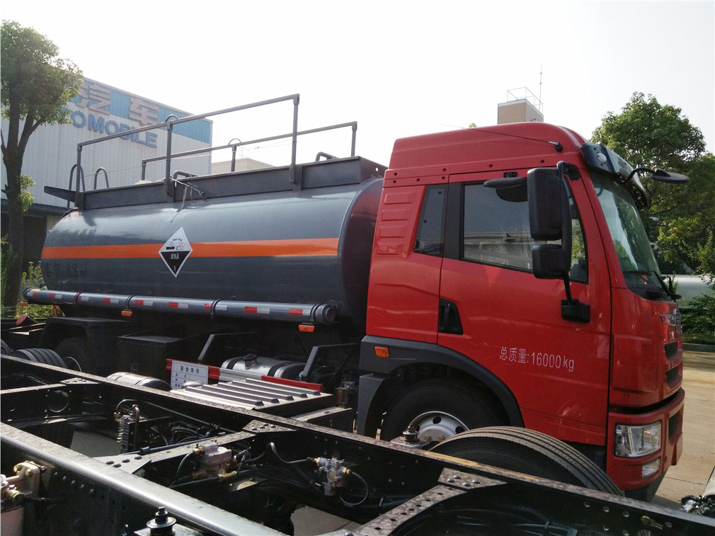 解放龍V CLW5162GFWC5腐蝕性物品罐式運輸車 解放龍V CLW5162GFWC5腐蝕性物品罐式運輸車